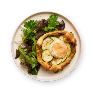 tartelette-courgette-pesto-cabecou-et-salade