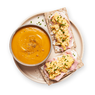 soupe-express-au-potimarron-et-toast-oeufs-brouilles-jambon