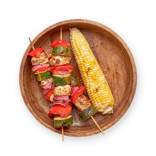 brochettes-de-poulet-et-mais-grille