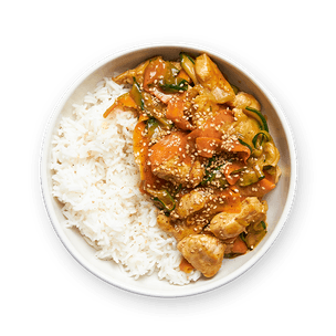 Wok de nouilles de riz aux légumes du soleil et au poulet