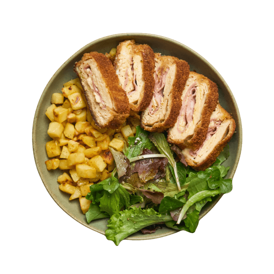 Cordon bleu au reblochon, pommes rissolées & salade Cordon bleu au reblochon, pommes rissolées & salade