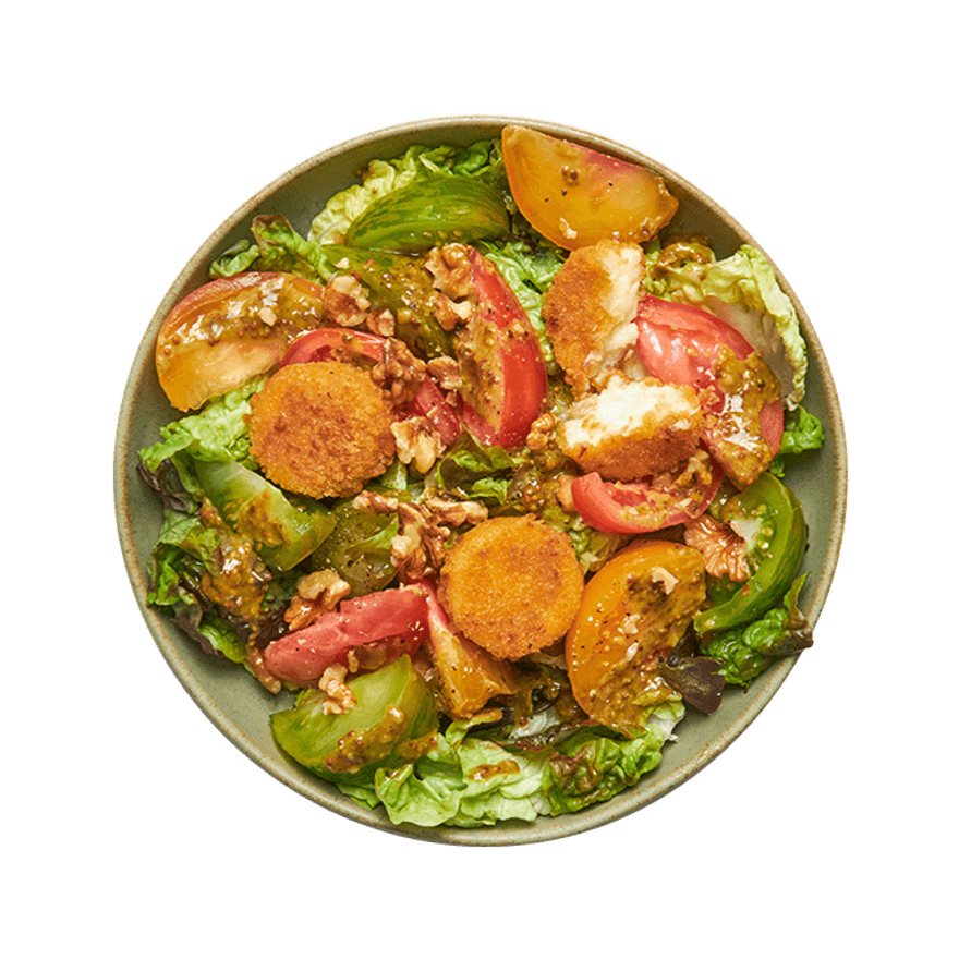 Salade de camemberts panés, tomates & pesto