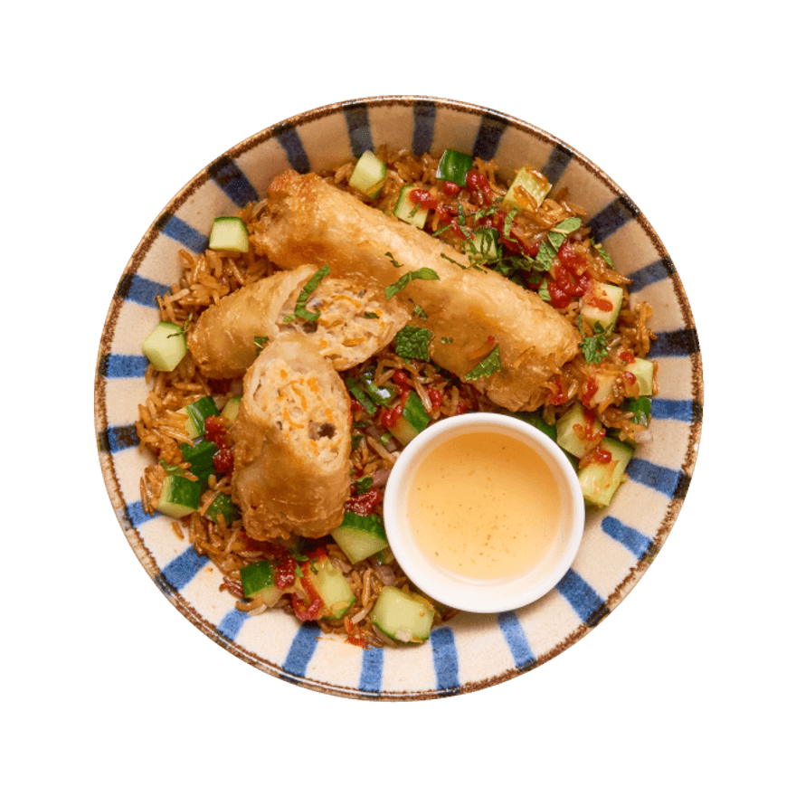 Salade de riz crispy, concombre & nems