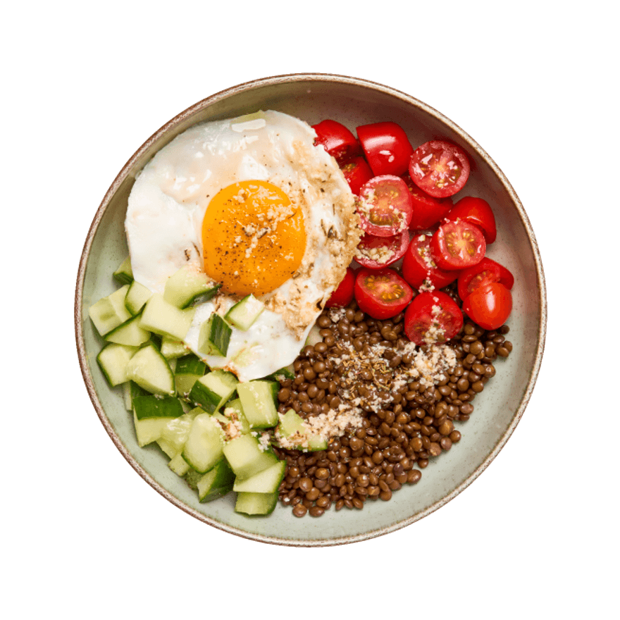 Bowl lentilles, concombre & œuf au parmesan