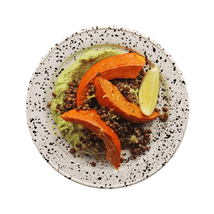 Courge rôtie, lentilles & crème d'avocat