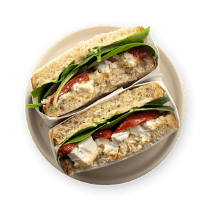 Sandwich poivrons rôtis, épinard, feta