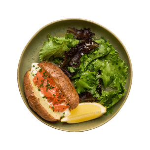 Pommes de terre au saumon fumé au air-fryer & salade