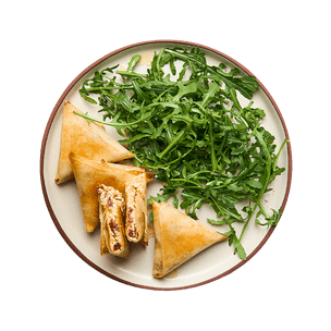 Samoussas chèvre, tomates séchées & salade