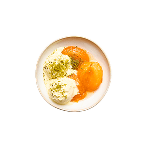 Abricots pochés, glace vanille & pistaches