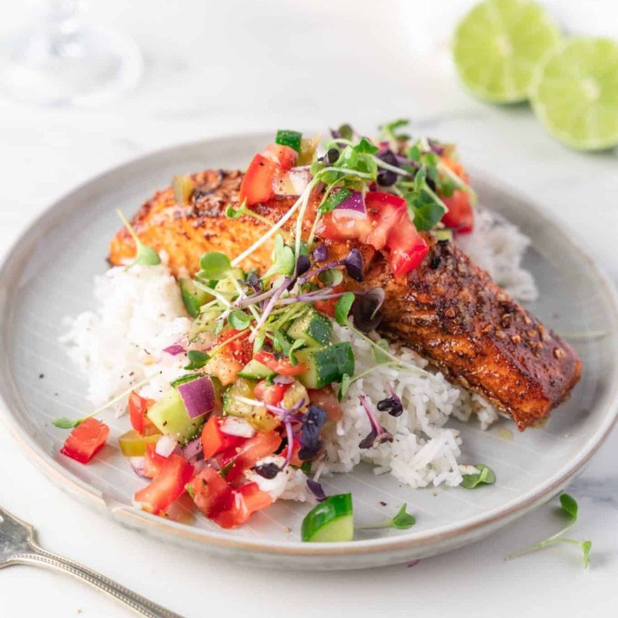 Saumon Grillé et Salsa de Tomates