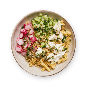 Salade pâtes, chèvre frais, radis & menthe