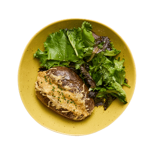 Pommes de terre au thon au four & salade