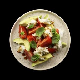 salade-tomate-avocat-et-mozza