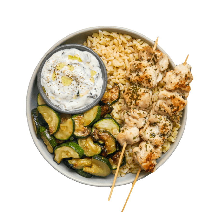 Brochettes de poulet, poêlée de courgettes & blé Brochettes de poulet, poêlée de courgettes & blé