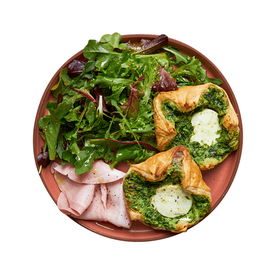 Feuilletés aux épinards, jambon & salade